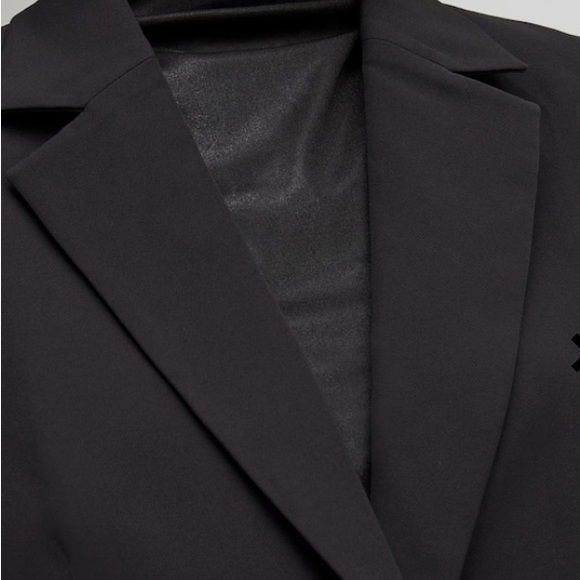 NWT Chico’s black fully lined blazer, fabulous quality. - Picture 3 of 7